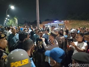 Duduk Perkara Driver Taksi Online-Pangkalan Ribut di Bandara Hang Nadim Batam Duduk Perkara Driver Taksi Online-Pangkalan Ribut di Bandara Hang Nadim Batam