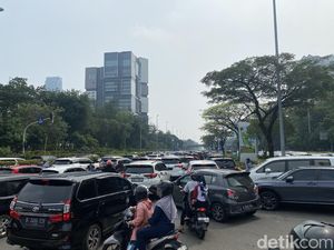 Ada Street Race, Lalin Jalan Benyamin Sueb Kemayoran Macet Ada Street Race, Lalin Jalan Benyamin Sueb Kemayoran Macet