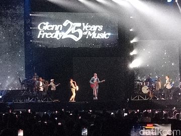 Konser 25 Tahun Glenn Fredly Bawa Penonton Nostalgia