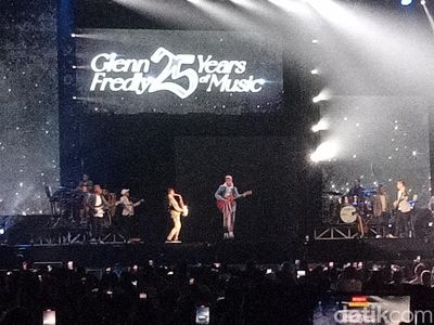 Konser 25 Tahun Glenn Fredly Bawa Penonton Nostalgia