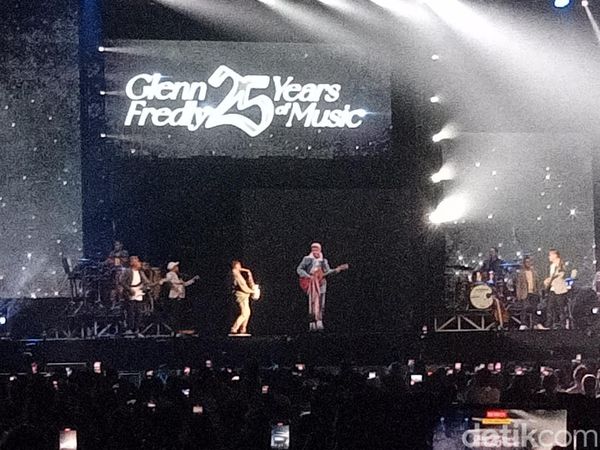Konser 25 Tahun Glenn Fredly Bawa Penonton Nostalgia