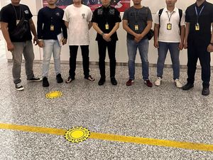 Bye... Bye... Bule Rusia Anggota Ormas Ditendang Keluar Bali