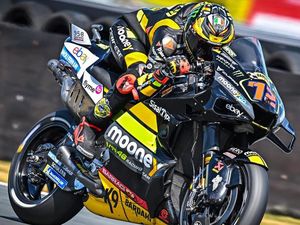 Bezzecchi Harus Tegas! Pilih Motor Ducati Spek Pabrikan atau Tim Balap VR46