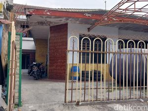 Puluhan Orang Ngamuk di Kos-kosan Malang Cari Pengeroyok Mahasiswa Unitri Puluhan Orang Ngamuk di Kos-kosan Malang Cari Pengeroyok Mahasiswa Unitri