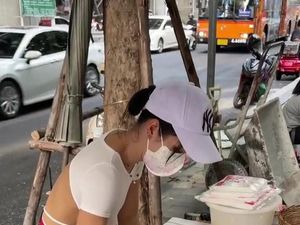 5 Penjual Makanan Seksi yang Viral Ini Bikin Pembeli Salah Fokus 5 Penjual Makanan Seksi yang Viral Ini Bikin Pembeli Salah Fokus