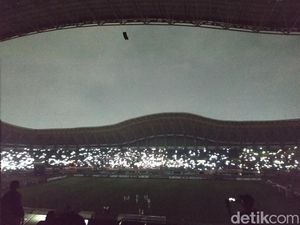 Persija Vs Ratchaburi: Lampu Stadion Patriot Padam, Laga Terhenti