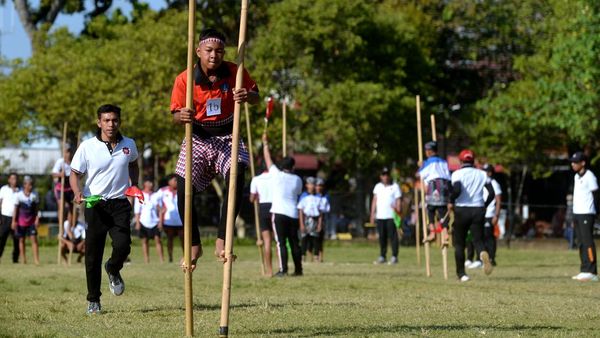 Potret Keseruan Lomba Olahraga Tradisional di Bali