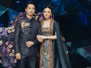 7 Potret Valencia Tanoesoedibjo-Kevin Sanjaya Megah Pakai Cheongsam di Resepsi 7 Potret Valencia Tanoesoedibjo-Kevin Sanjaya Megah Pakai Cheongsam di Resepsi