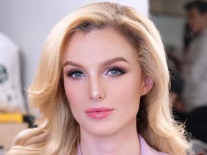 Transformasi Solange Dekker, Dulu Pria Kini Juara Miss International Queen Transformasi Solange Dekker, Dulu Pria Kini Juara Miss International Queen