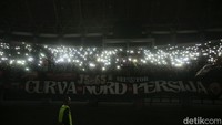 Lampu stadion sebenarnya sempat nyala lagi sekitar 10 menit setelah padam. Lampu stadion perlahan-lahan menyinari stadion, karena belum menggunakan teknologi terkini yang bisa langsung menyala seketika. 
