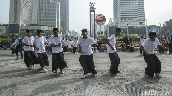 Tarian Maluku Sambut Idul Adha di CFD Jakarta