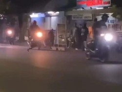 Viral Aksi Balap Liar di Kota Blitar Dilempari Sampah oleh Warga