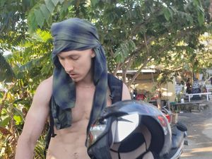 Hal Sepele Bikin Bule Hajar Kang Parkir di Pantai Kelingking Bali