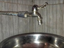 5 Tips Membersihkan Keran Air agar Tak Mudah Berkarat-Berlumut
