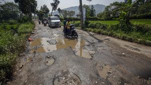 Akses Jalur Wisata di Bogor Rusak Parah