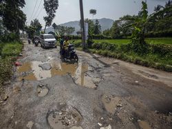 Akses Jalur Wisata di Bogor Rusak Parah