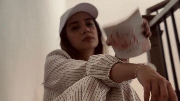 Gaya Putri Anne, istri Arya Saloka tampil tanpa hijab di akun Instagramnya mendadak jadi sorotan publik.