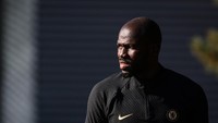 4. Kalidou Koulibaly. Digaji 30 juta paun (Rp 575 miliar) per tahun usai digaet Al Hilal. Per pekannya ia mendapat sekitar 577 ribu paun. Foto: AFP/ADRIAN DENNIS