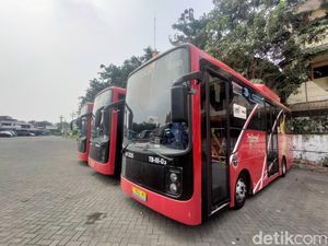 Ironi Bus Listrik Surabaya Mangkrak di Garasi DAMRI Ironi Bus Listrik Surabaya Mangkrak di Garasi DAMRI