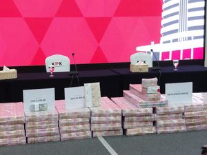 KPK Pamer Tumpukan Uang Rp 81,6 Miliar Kasus TPPU Lukas Enembe