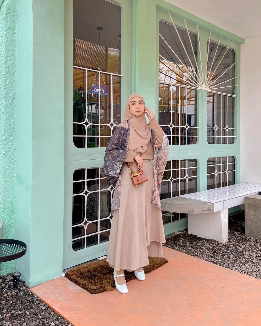 Style Hijab Makin Modis dan Feminin dengan Rok Atraktif, Ini Dia