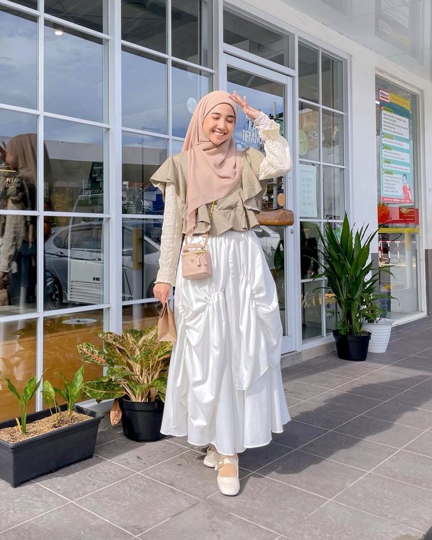Style Hijab Makin Modis dan Feminin dengan Rok Atraktif, Ini Dia