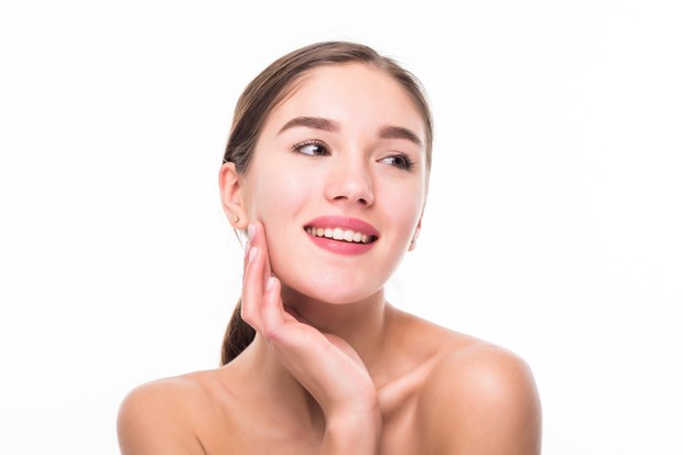 Timun mengandung vitamin C yang bermanfaat untuk mencerahkan kulit wajah