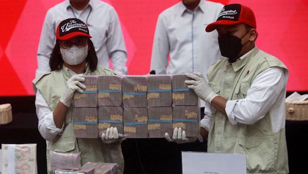 Penampakan Tumpukan Uang Korupsi Lukas Enembe