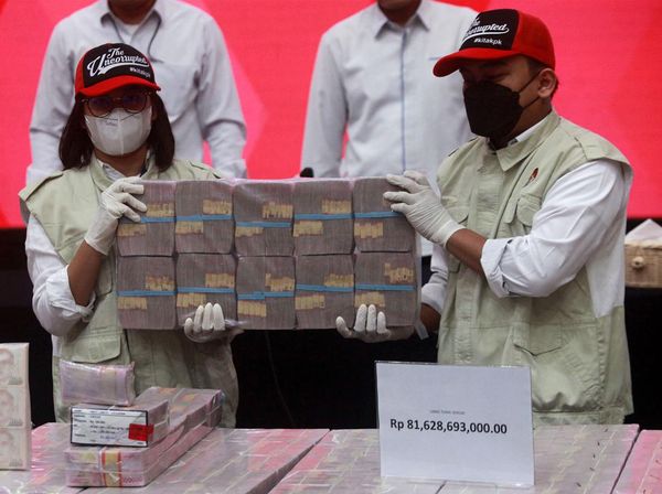 Penampakan Tumpukan Uang Korupsi Lukas Enembe