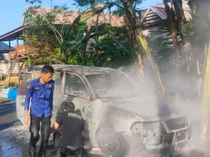 Mobil di Soppeng Terbakar Saat Pemilik Sedot BBM, Diduga Alami Korsleting