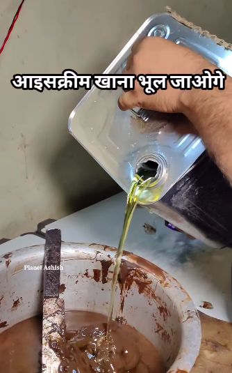 Saus cokelat dicampur minyak goreng