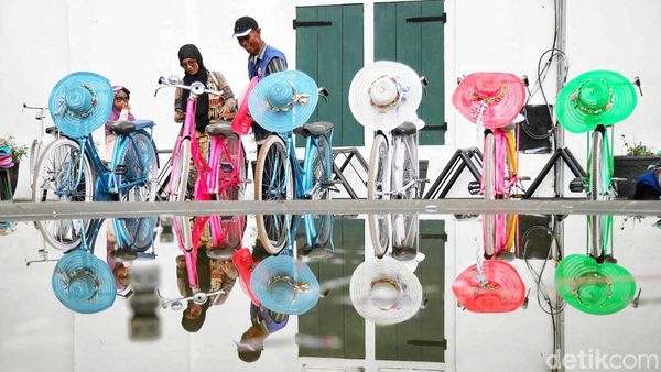 Serunya Libur Sekolah Sambil Bersepeda di Kota Tua