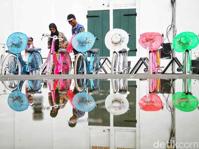 Serunya Libur Sekolah Sambil Bersepeda di Kota Tua