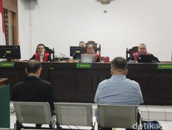 Jabar Hari Ini: Hukuman untuk Penyuap Hakim Agung hingga Demo Warga Tasik Jabar Hari Ini: Hukuman untuk Penyuap Hakim Agung hingga Demo Warga Tasik