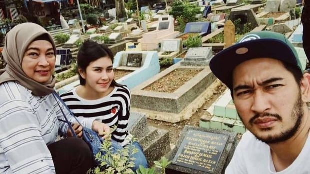 Syahnaz dan Ibunda Jeje Govinda
