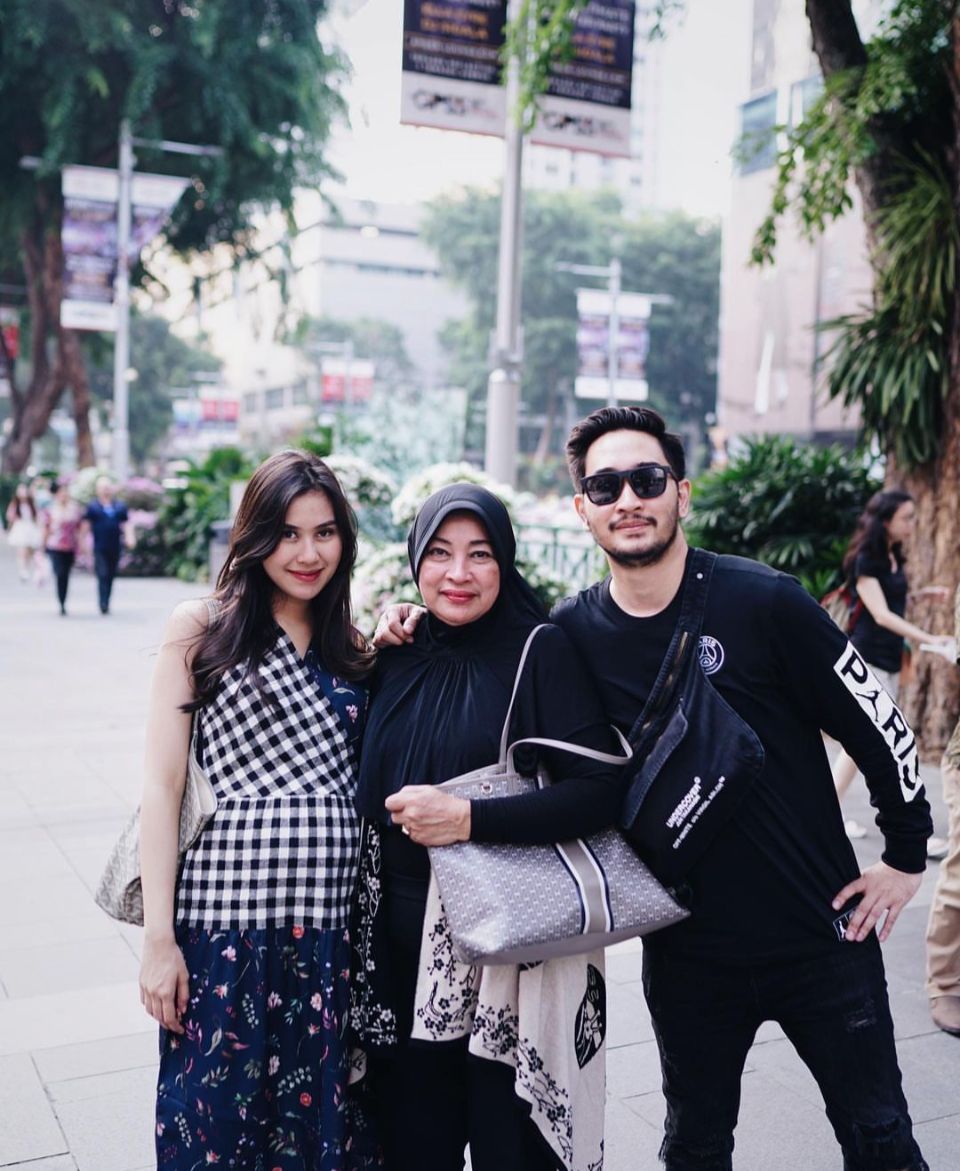 Syahnaz dan Ibunda Jeje Govinda