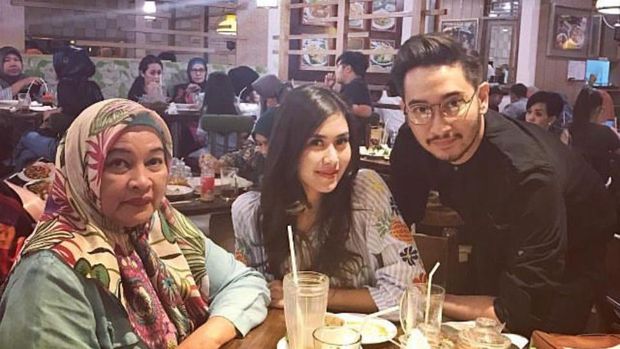 Syahnaz dan Ibunda Jeje Govinda