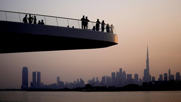 Terpikat Senja di Balik Gedung-gedung Tinggi Dubai