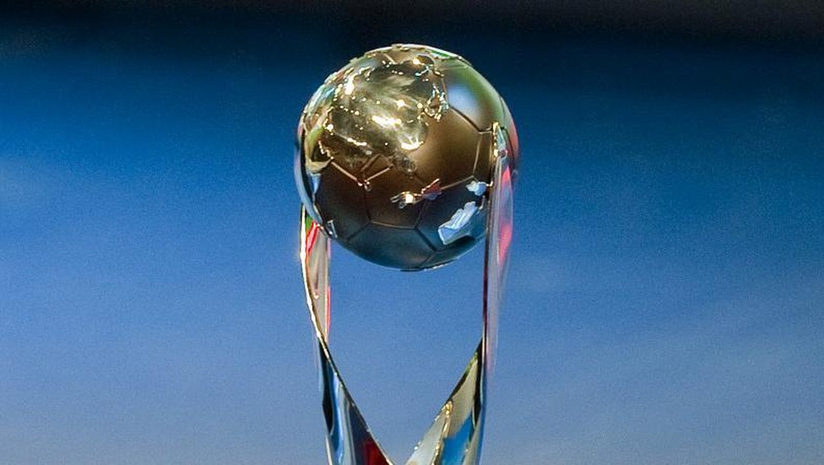 Trofi Piala Dunia U-17. Foto: AFP/ALFREDO ESTRELLA