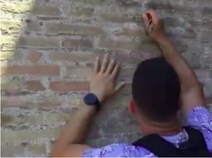 Akhirnya, Turis Corat-coret Tembok Coloseum Roma Ditemukan! Akhirnya, Turis Corat-coret Tembok Coloseum Roma Ditemukan!
