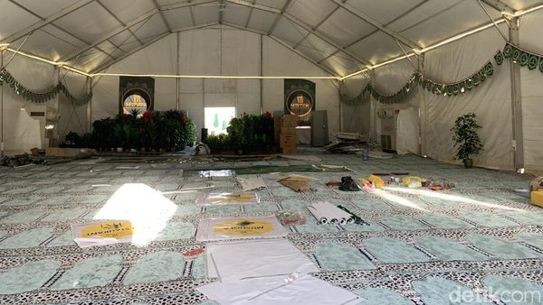 Intip Persiapan Terakhir Tenda Jemaah Haji Maktour di Arafah