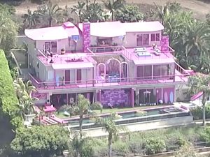 Serba Pink! Rumah Impian ala Barbie di Malibu