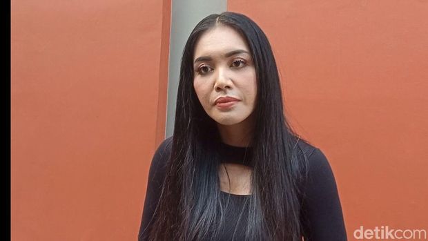 Denada saat ditemui di kawasan studio Trans TV.