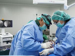 RS Royal Progress Menjawab: Lebih Sehat Tidur Telungkup atau Miring?