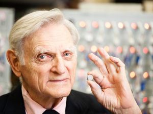 Pencipta Baterai Lithium-ion Meninggal Dunia