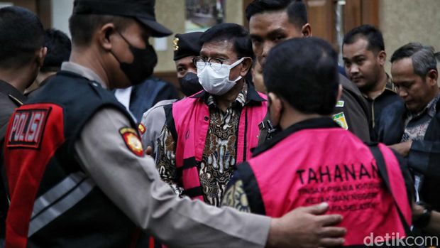 Mantan Menkominfo Johnny G Plate melawan dakwaan yang disampaikan jaksa penuntut umum dalam kasus korupsi BTS 4G Kominfo. Johnny bakal mengajukan eksepsi.