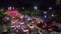 Potret Kemacetan Ruas Jalan Surabaya Arah Sidoarjo Sambut Long Weekend