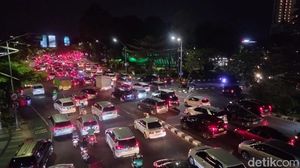 Potret Kemacetan Ruas Jalan Surabaya Arah Sidoarjo Sambut Long Weekend