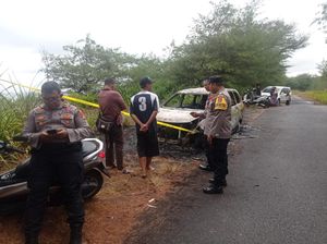 Mobil Gosong Misterius Ditemukan di Pinggir Jalan Temon Kulon Progo Mobil Gosong Misterius Ditemukan di Pinggir Jalan Temon Kulon Progo