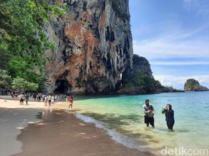 Rekomendasi Wisata Krabi: Jelajah 4 Pulau Naik Longtail Boat
